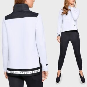 Under Armour UA Move Mock Top Athleisure Workout Sz M Athletic Gym Triathlon